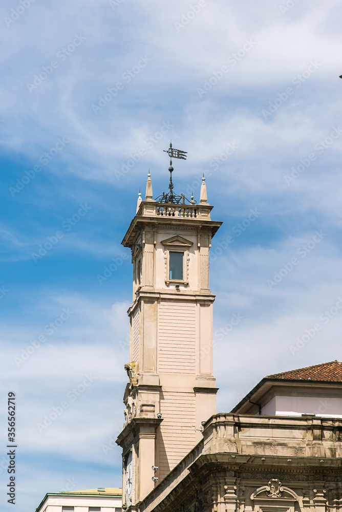 Φωτογραφία Tower of Palace Palazzo Giureconsulti (Palazzo Affari) in Milan.