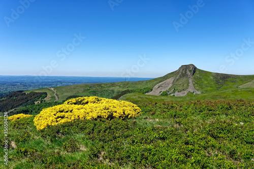 La Banne d’Ordanche, Murat-le-Quaire, Massif du Sancy, puy de Dôme, Auvergne, France  photo