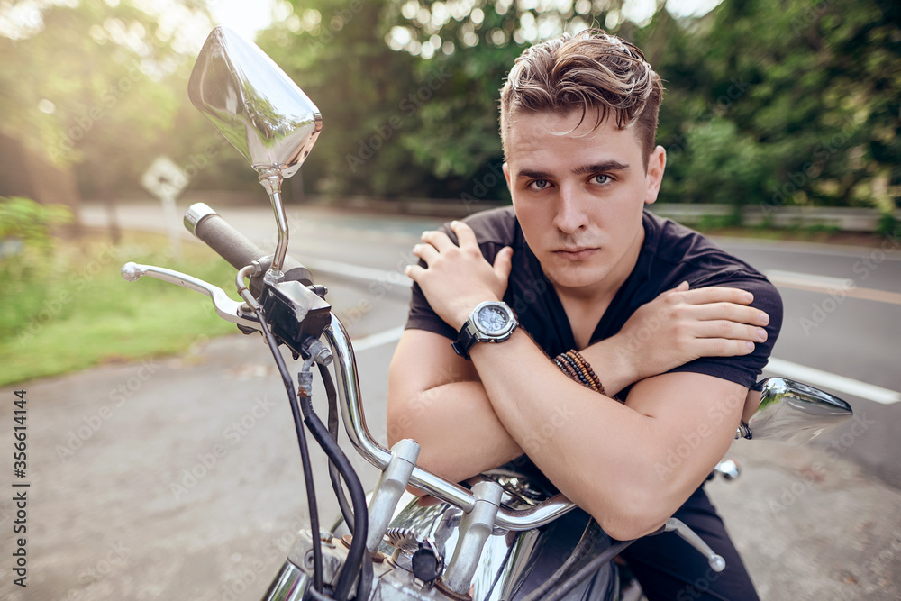 Obraz premium portrait of a guy sitting on a motorcycle 