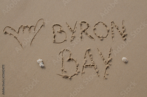 Papier peint Shaka hand gesture and Byron Bay inscription in the sand