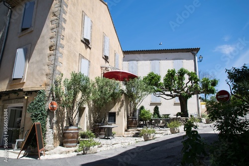 Saignon  village perch   du Luberon dans le Vaucluse  Provence-Alpes-C  te-d Azur  France.