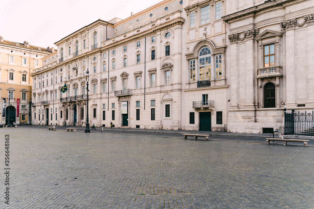 Facciata di Palazzo Pamphilj, sede dell'Ambasciata del Brasile presso l'Italia, a Piazza Navona