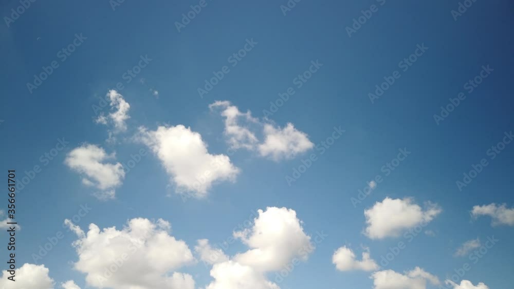 Time lapse del cielo con nuvole in una giornata di vento Time lapse del cielo con nuvole in una giornata di vento