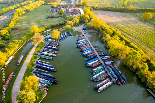 Tableau sur toile Narrow boats at the marina from above