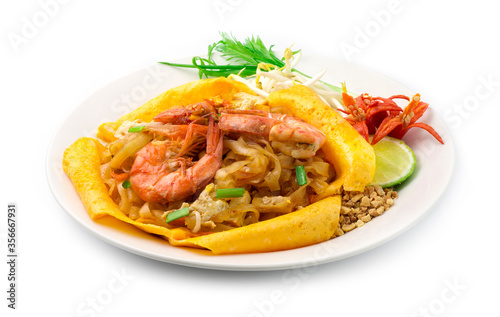 Thai Fried Noodles with Shrimps and egg wrapped Pad