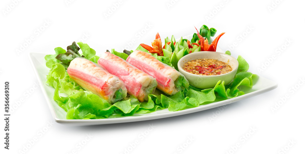 Shrimps spring roll (Goi Cuon) made from traditional rice