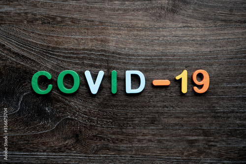 COVID-19　コロナウイルス　文字