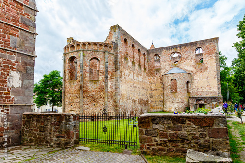 Bad Hersfeld, die Stiftsruine. Links der Katharinenturm, mittig die Apsis und das Querschiff der Kirche. 06.06.2020. photo