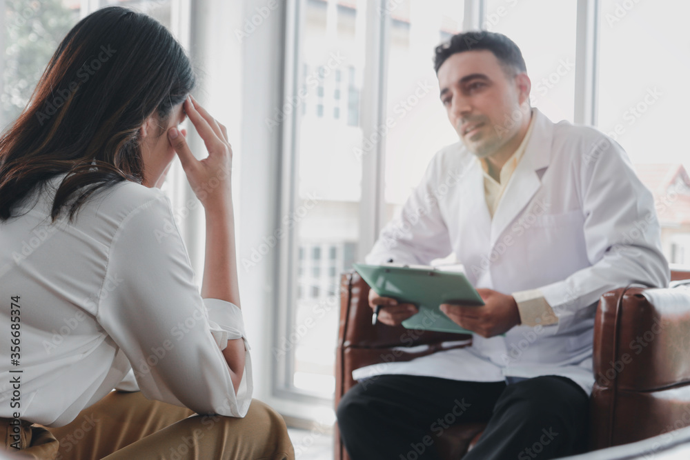 Obraz premium Depressed patient having consultation with psychiatrist doctor, woman getting upset, feeling stressed and sad, need help from psychologist, mental health concept