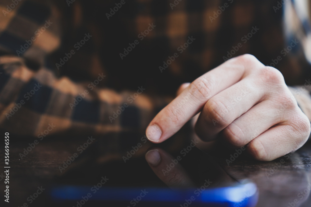 Man chatting with smartphone in coffee house