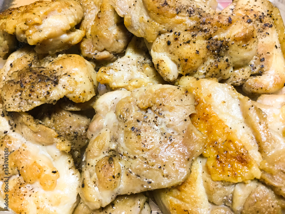 鶏肉の塩コショウ焼です。
日本で食べました。 鶏肉の塩コショウ焼です。
日本で食べました。