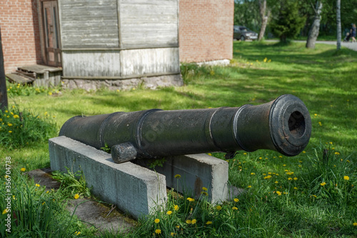  antique black gun without wheels