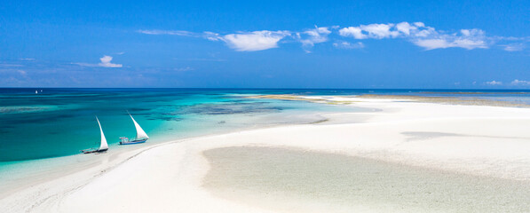 Fototapete Sansibar Paradiesische Sandbank bei Pemba Island  © Robin