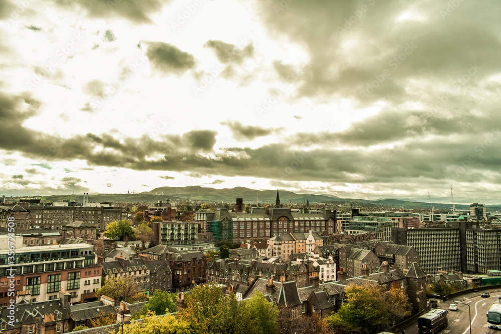 Obraz premium Scotland - Edinburgh. - 11/13/2018:Edinburgh Castle view at the evening