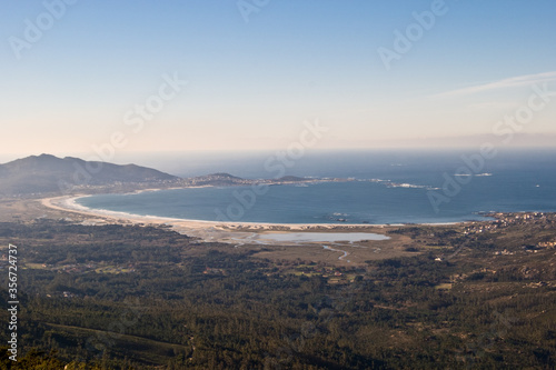 playa de carnota desde un mirador, galicia, españa