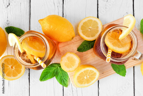 Obraz na plátně Summer iced tea table scene