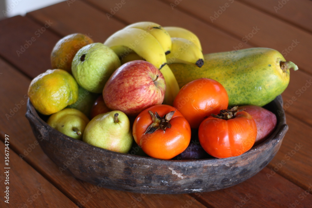 Fruteira com Frutas