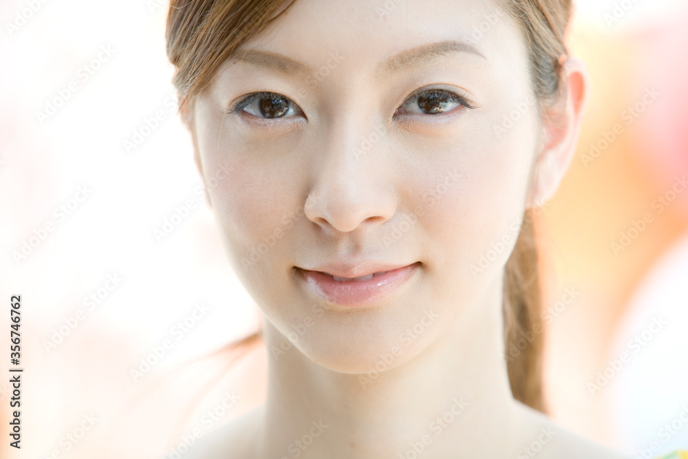 笑顔の女性 笑顔の女性