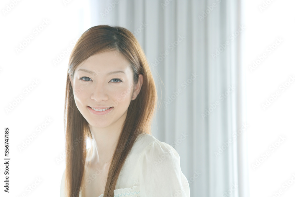 笑顔の女性 笑顔の女性