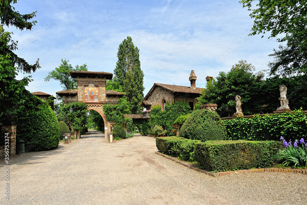 A beautiful tour in Grazzano Visconti A beautiful tour in Grazzano Visconti