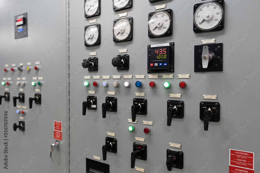 Fotografie An electrical generation panel with buttons, gauges and switches