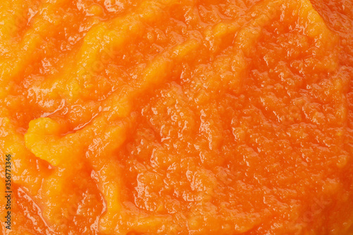 Fotografía Vegetable puree on whole background, macro. Baby food