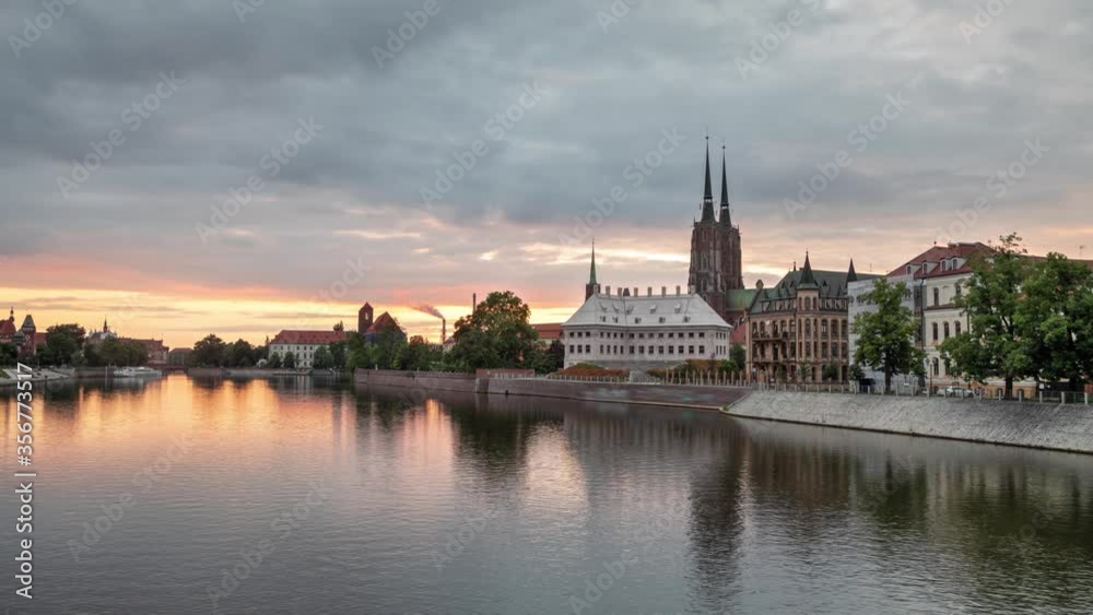 Wroclaw, Poland. Sunset over Odra river and Cathedral Island (time lapse)
Wroclaw, Poland. Sunset over Odra river and Cathedral Island (time lapse)