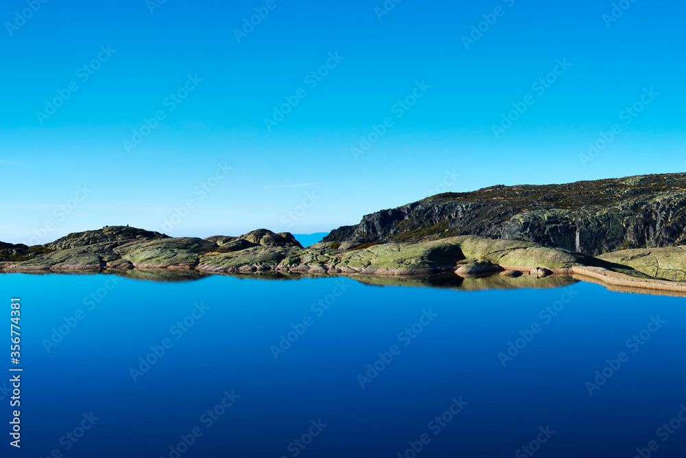 Fototapeta premium Frozen Lake