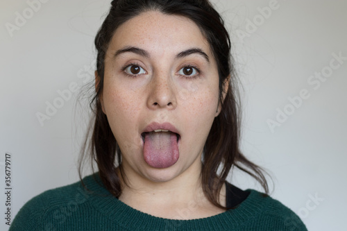 Tablou pe pânză Tongue out woman