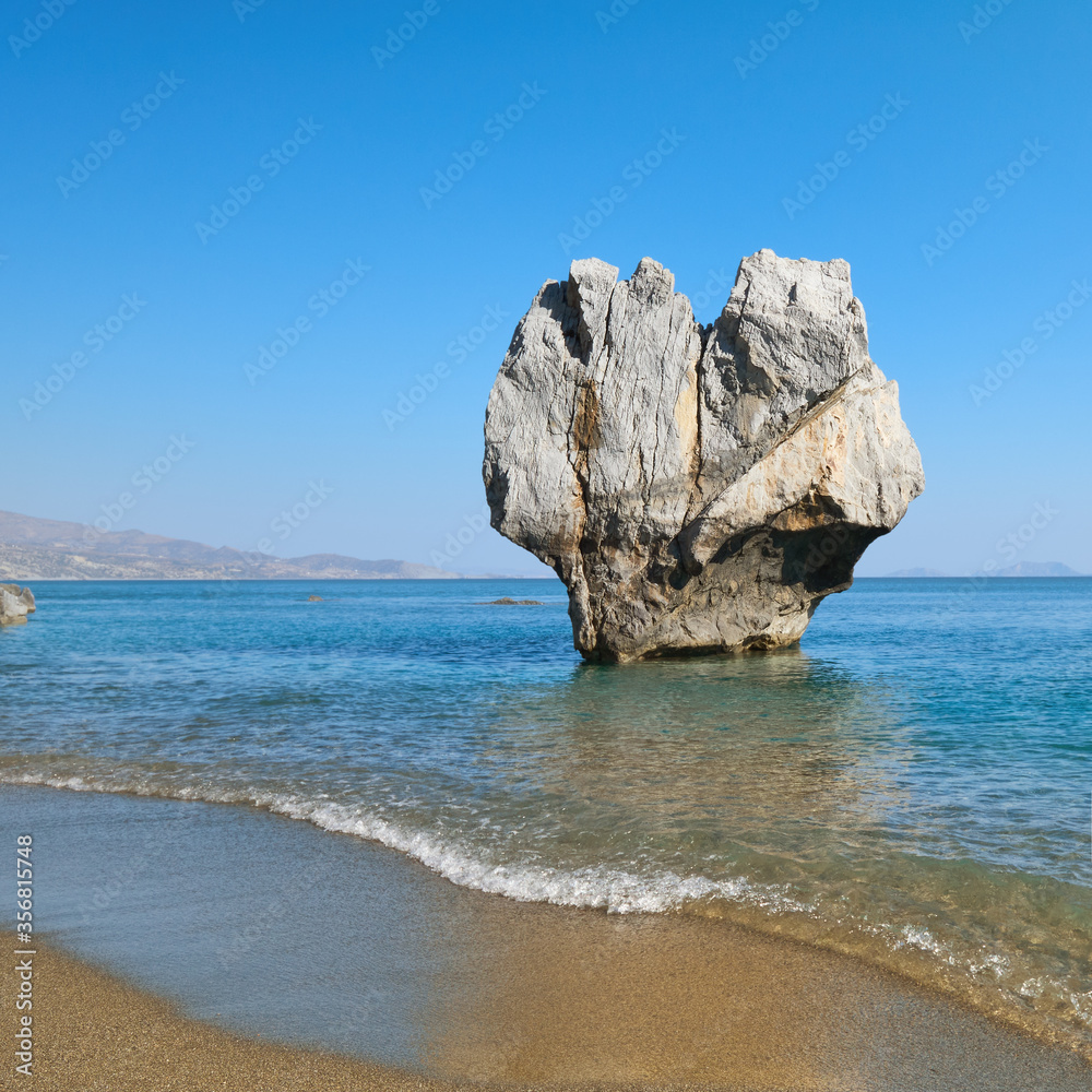 rock in the in the sea prevelli beach