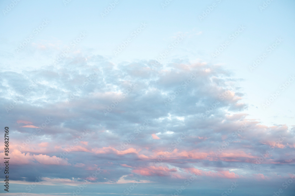 Obraz premium Bright pink sunset sky Background and the texture of the clouds