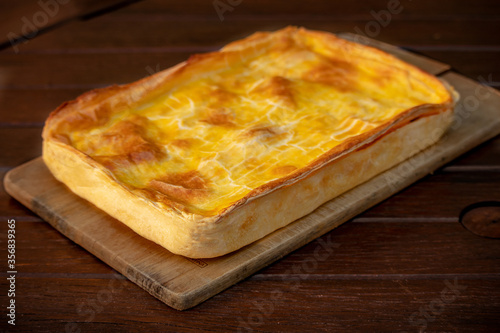 Quadro su tela Torta de frango com milho e tomate, empadão