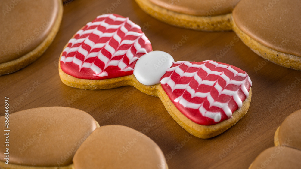 Biscoito assado enfeitados para dia dos pais em formato de gravata