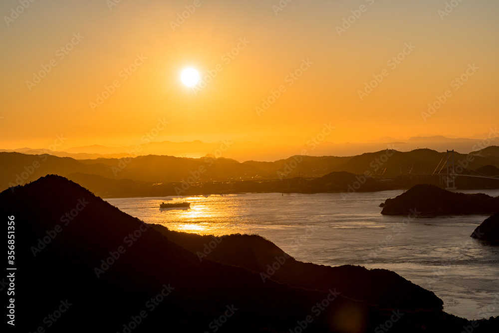 亀老山展望台よりしまなみ海道夕陽