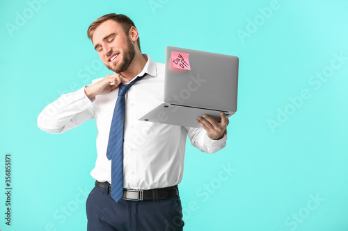 Young businessman with lapt...