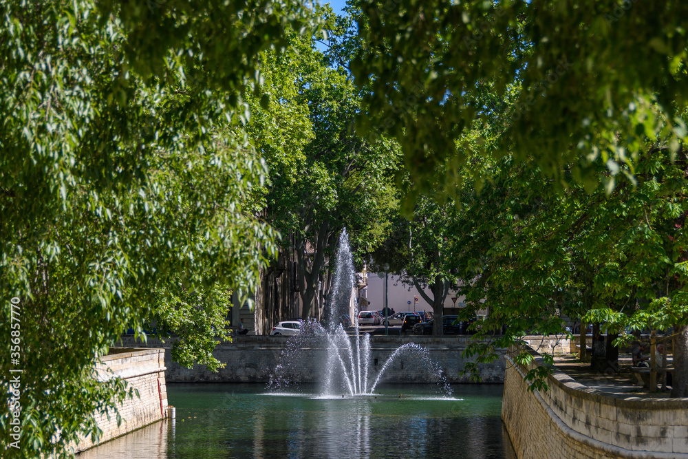 Naklejka premium ニーム フォンテーヌ庭園