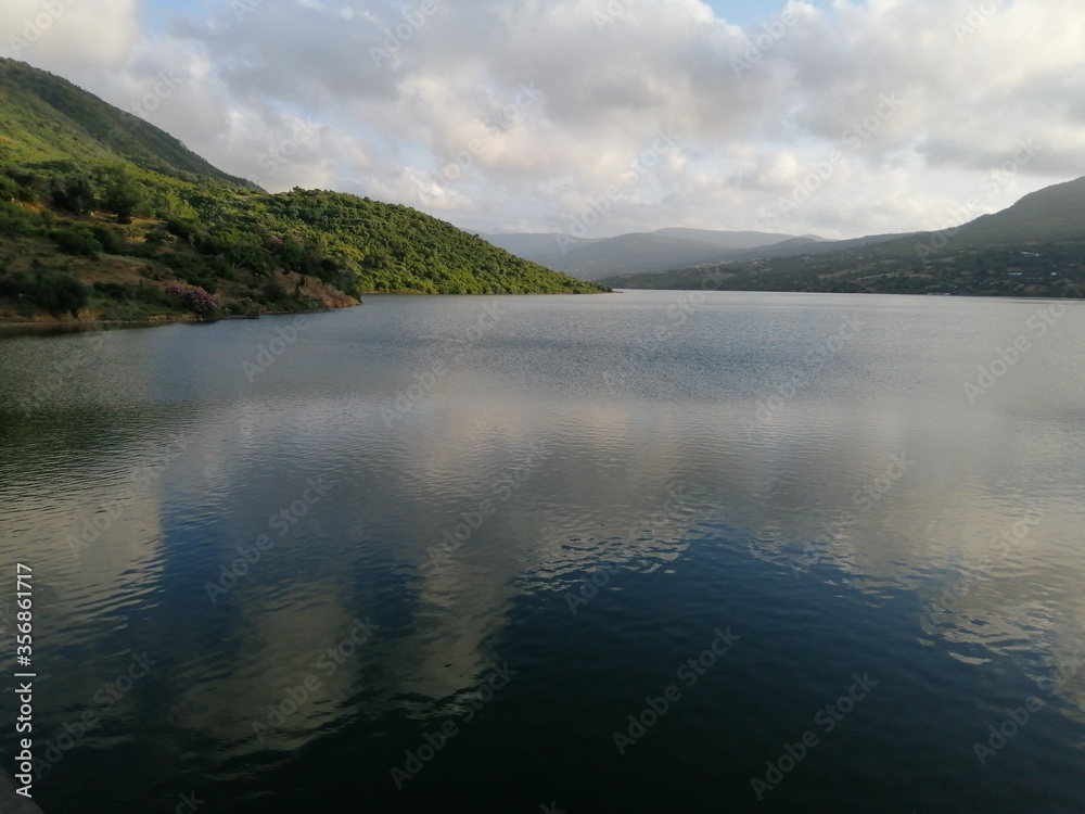 Fototapeta premium lake and mountains