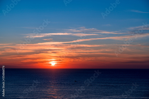 太平洋の日の出風景© san724