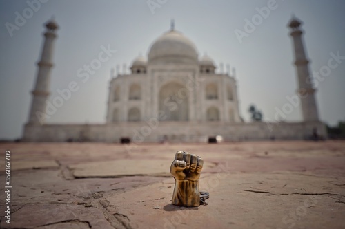 hulk thumb kept in front of taj mahal