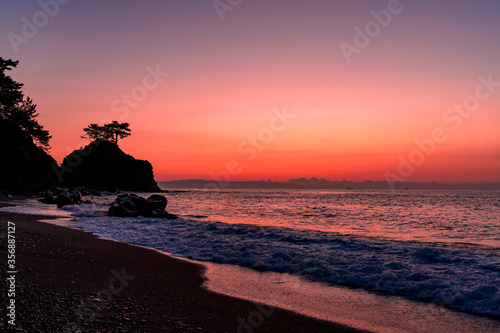 裏桂浜の日の出前 photo