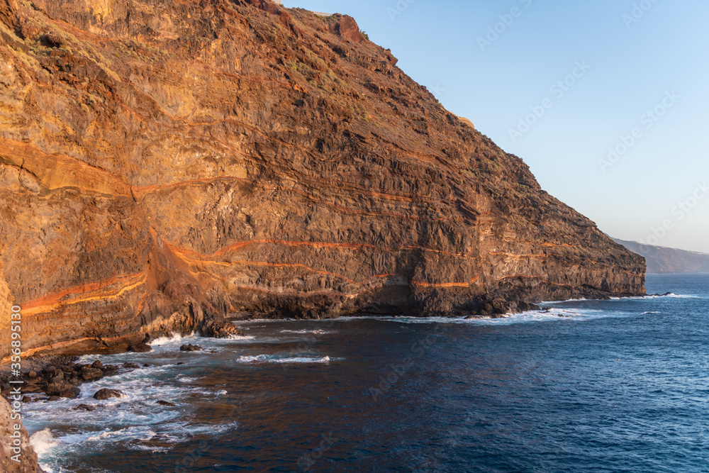 Obraz premium Volcanic cliff in sunset at La Palma Island