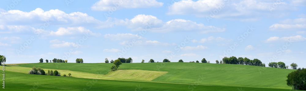 Idyllische Weite der Landschaft in der Sächsischen Schweiz Idyllische Weite der Landschaft in der Sächsischen Schweiz