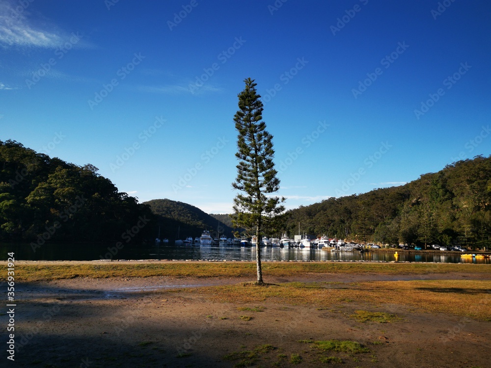 Obraz premium Empire Marina, Cowan Creek, Bobbin Head, Ku-ring-gai Chase National Park, NSW, Australia