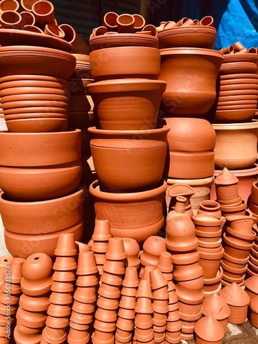 clay pots for sale at market © Wesley A. Paulino