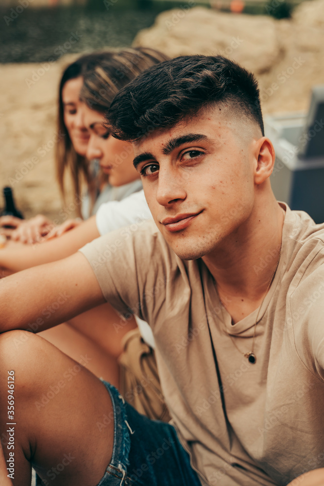 Fototapeta premium Friends eating in an outdoor park.