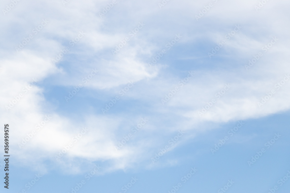 Obraz premium Clear blue sky with white cloud background