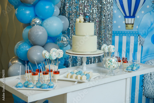 birthday table decoration, cake for children