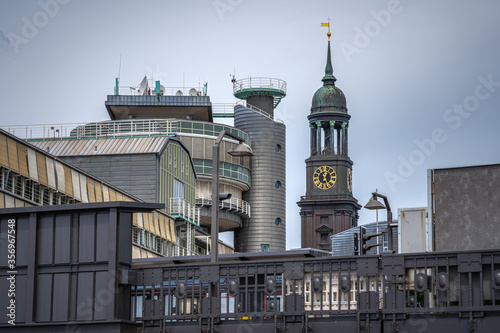 Am Baumwall und St.Michaelis photo