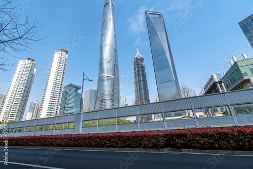 Skyscrapers in Shanghai Lujiazui Financial District © 昊 周