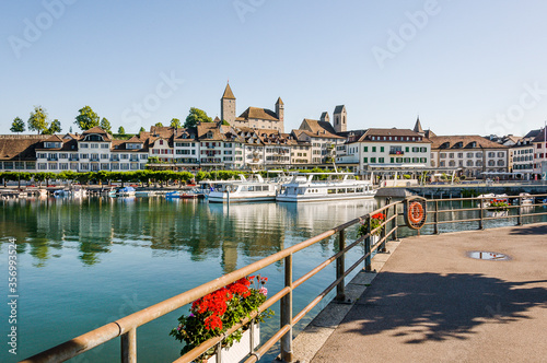 Rapperswil, Zürichsee, Schloss, Seeufer, Hafen, Altstadt, Altstadthäuser, Schlossberg, St. Johann, Kirche, Stadt, Seerundfahrt, Boote, Schiffe, Rapperswil-Jona, Seedamm, Holzbrücke,  Sommer, Schweiz photo